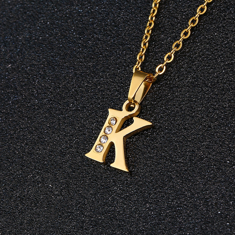 Collana con ciondolo a lettera minimalista da donna, catena a O in acciaio al titanio con intarsi in strass, regalo casual alla moda per fidanzata o migliore amica