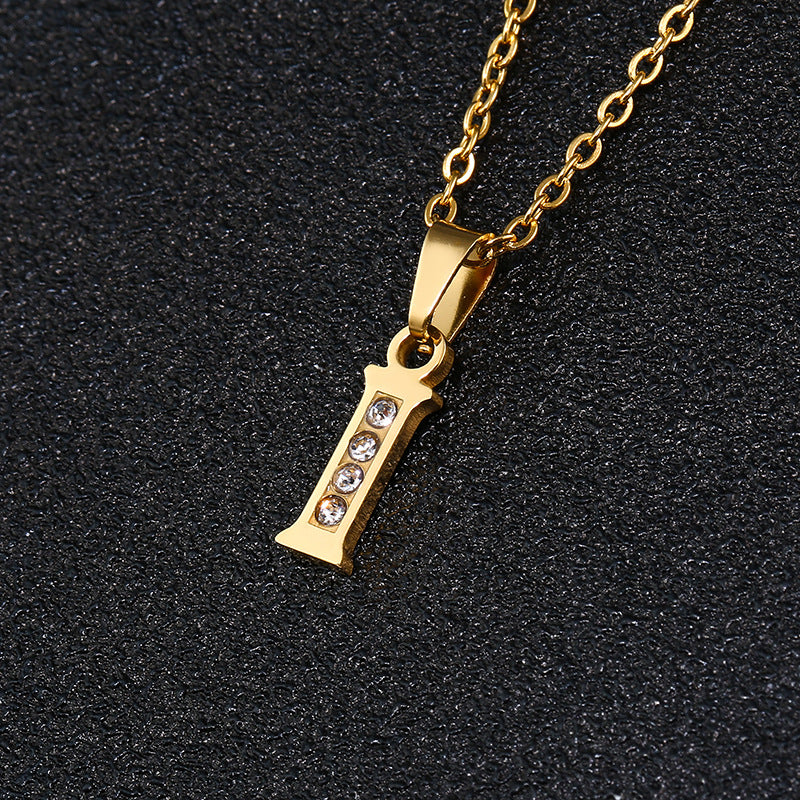 Collana con ciondolo a lettera minimalista da donna, catena a O in acciaio al titanio con intarsi in strass, regalo casual alla moda per fidanzata o migliore amica