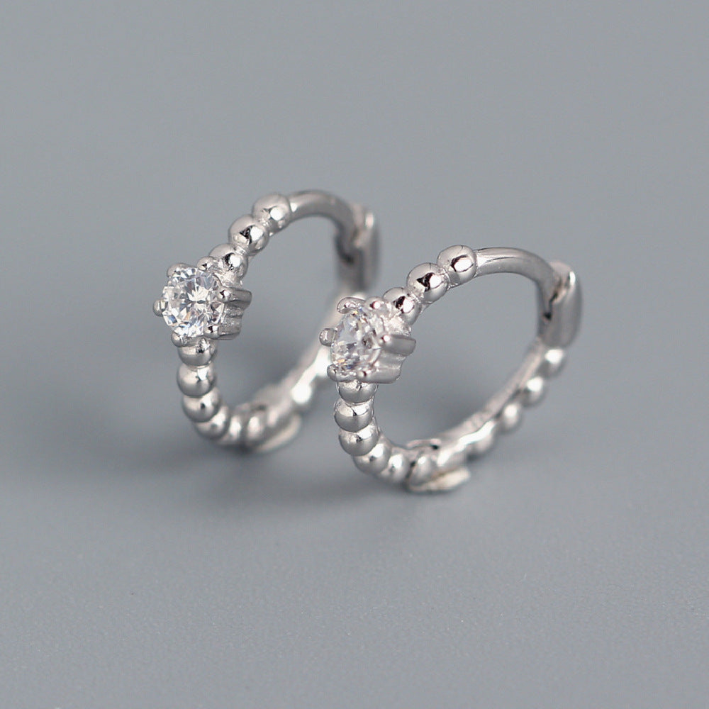 Orecchini a perno tondi con intarsi di diamanti in argento sterling 925