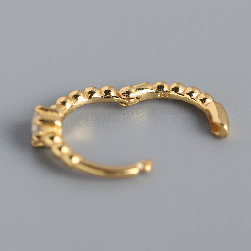 Orecchini a perno tondi con intarsi di diamanti in argento sterling 925