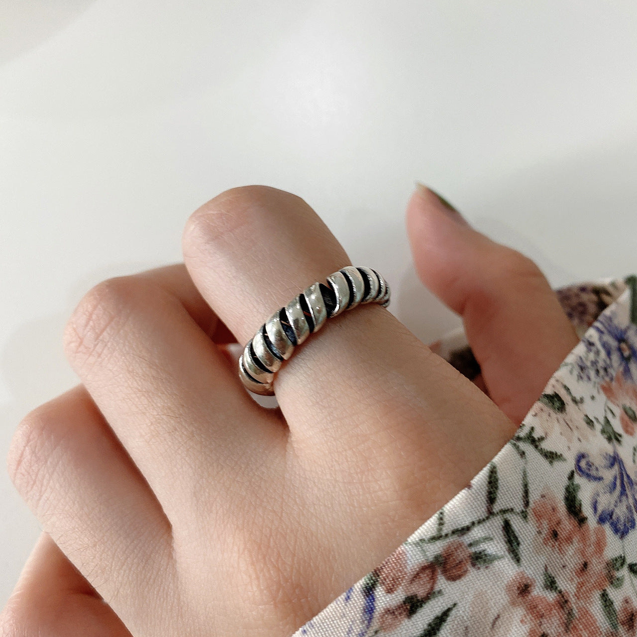 Anello da donna minimalista vintage attorcigliato geometrico tondo fatto a mano in argento sterling 925