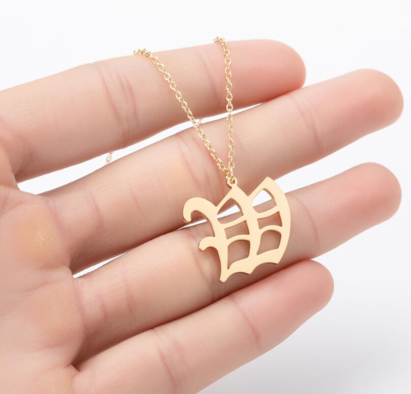 Collana con ciondolo a lettera alfabeto minimalista in acciaio inossidabile da donna
