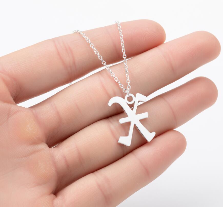Collana con ciondolo a lettera alfabeto minimalista in acciaio inossidabile da donna