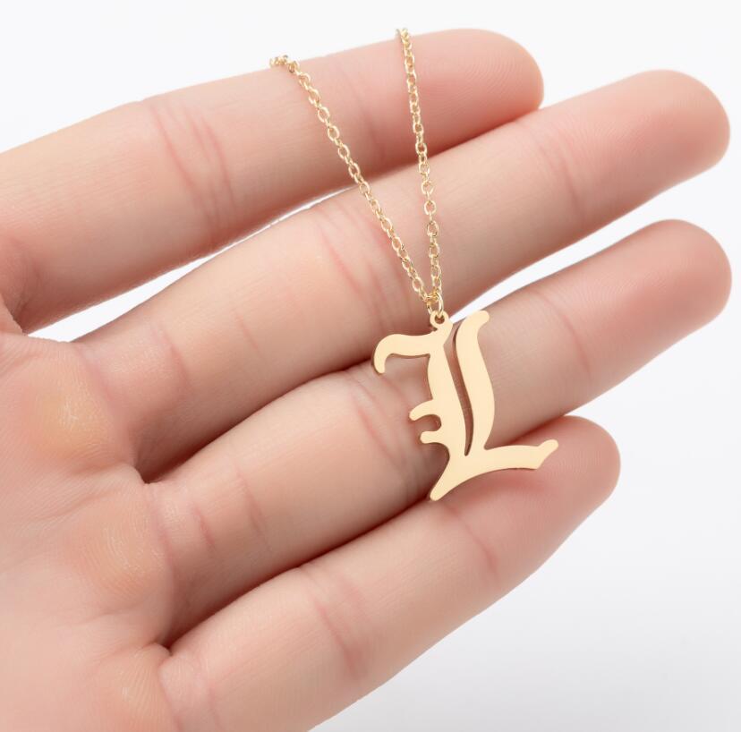 Collana con ciondolo a lettera alfabeto minimalista in acciaio inossidabile da donna