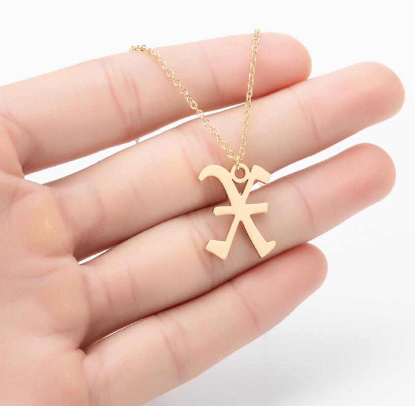 Collana con ciondolo a lettera alfabeto minimalista in acciaio inossidabile da donna