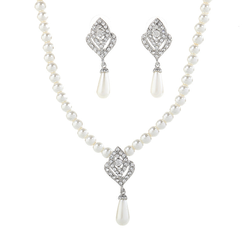 Conjunto de collar y pendientes minimalistas casuales con colgante de campana de corazón de perlas de imitación para mujer