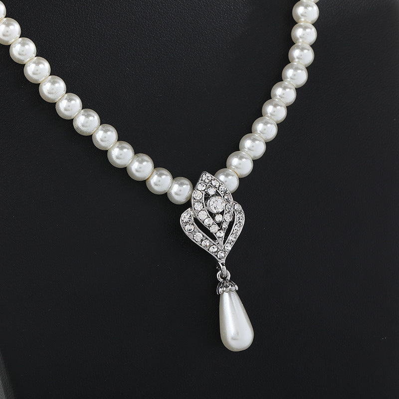 Conjunto de collar y pendientes minimalistas casuales con colgante de campana de corazón de perlas de imitación para mujer