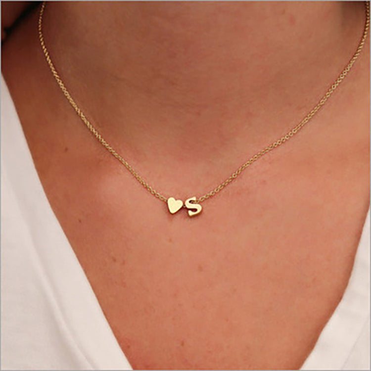 Collar con colgante de aleación con forma de corazón minimalista para mujer, con acabado chapado y cadena de serpiente