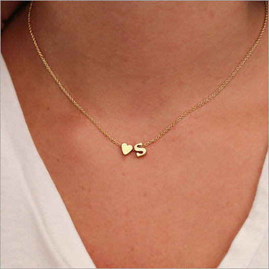 Collar con colgante de aleación con forma de corazón minimalista para mujer, con acabado chapado y cadena de serpiente
