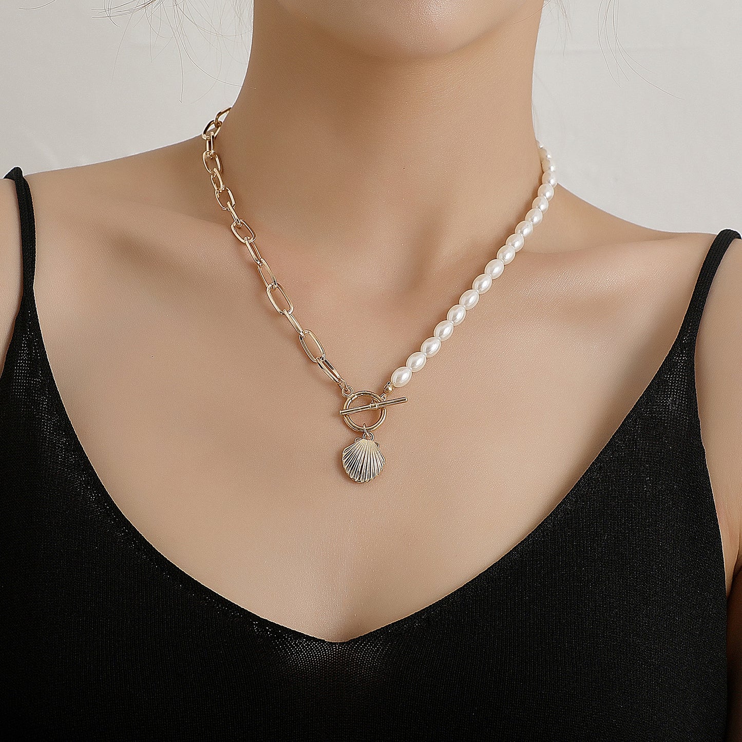 Women's Alloy Shell Pendant Necklace Minimalist Trendy Lock Chain Jewelry