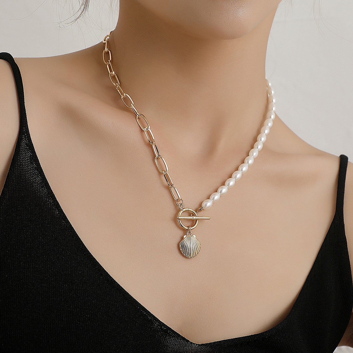 Women's Alloy Shell Pendant Necklace Minimalist Trendy Lock Chain Jewelry