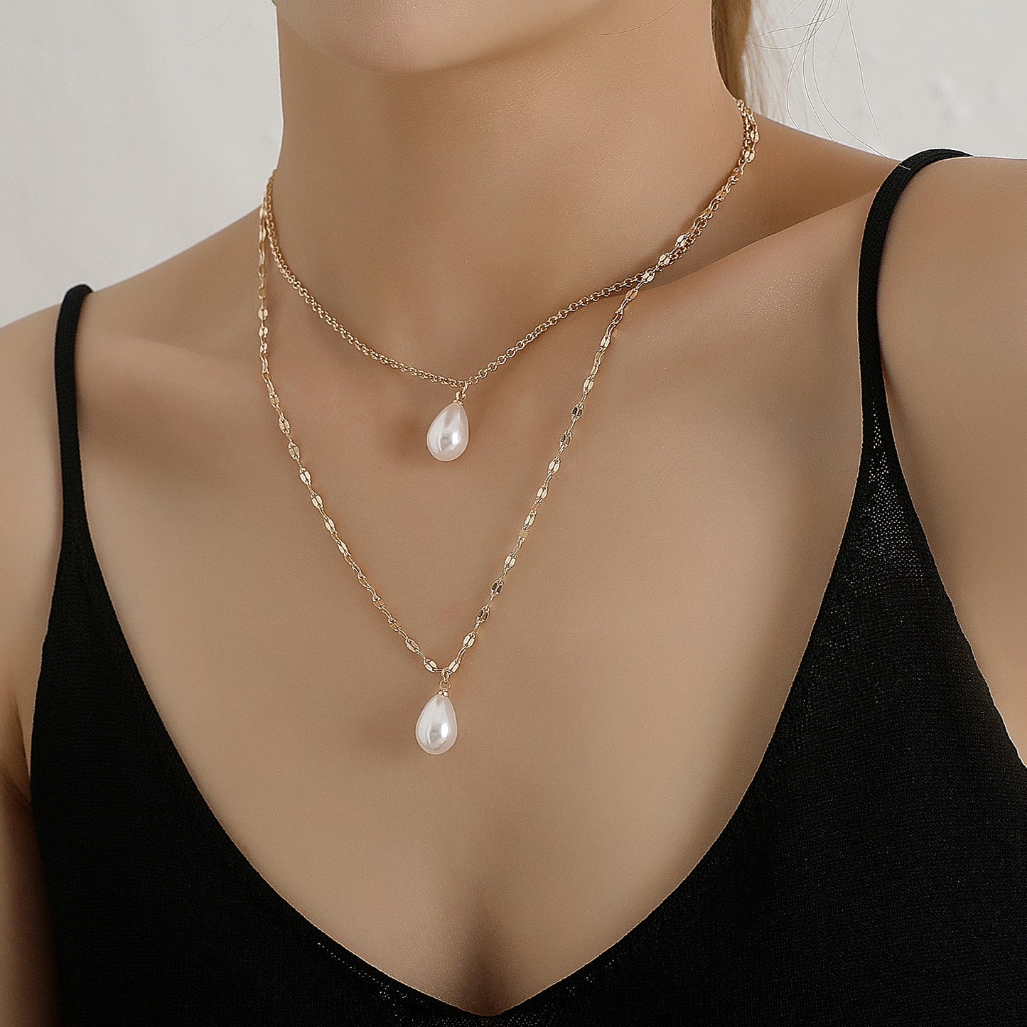 Women's Teardrop Pearl Pendant Necklace Minimalist Modern Style Alloy Twist Link Chain Plated Jewelry