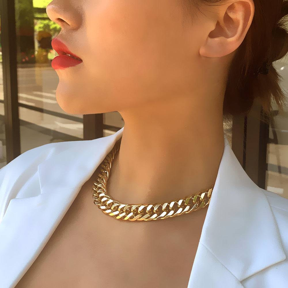 Collar Punk Geométrico para Mujer - Cadena de Aleación con Patrón de Líneas, Acabado Bañado, Joyería de Moda Urbana