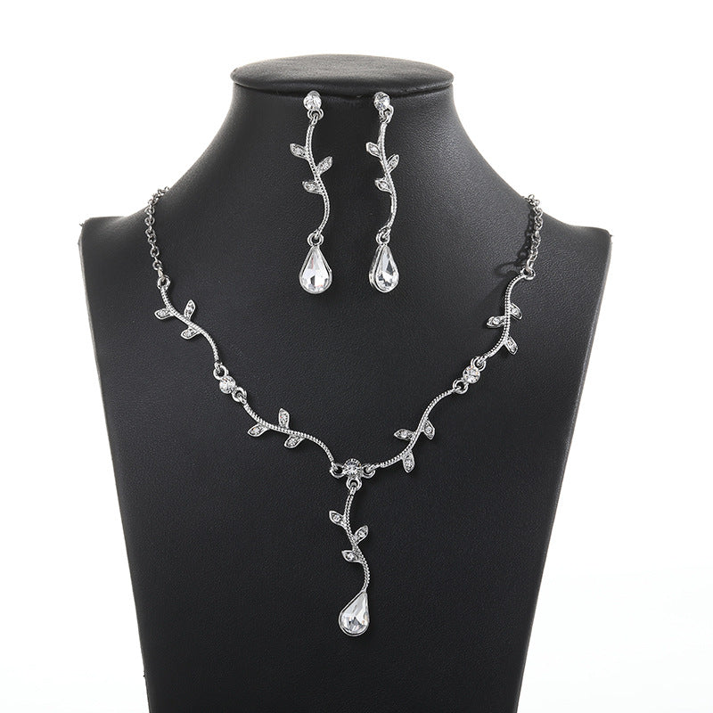 Minimalist Luxury Drop-Shaped Necklace Set with Alloy Chain and Rhinestone Pendant for Women