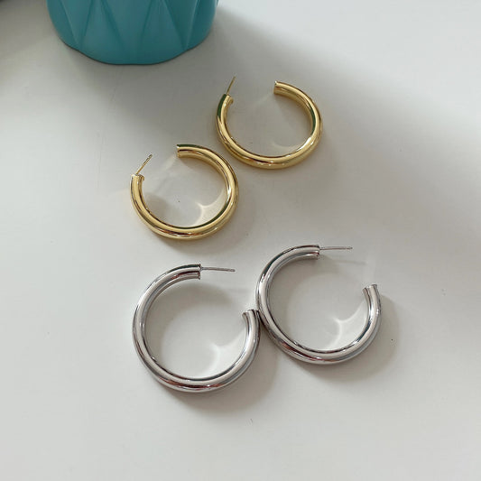 Pendientes de aro redondos grandes en forma de C chapados en plata de ley 925, minimalistas y elegantes para mujer