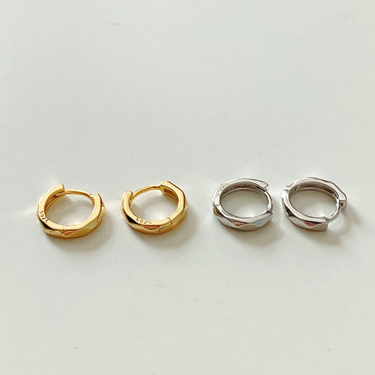 Pendientes minimalistas de plata de ley 925 con circonita cúbica geométrica en forma de lágrima bañados en oro