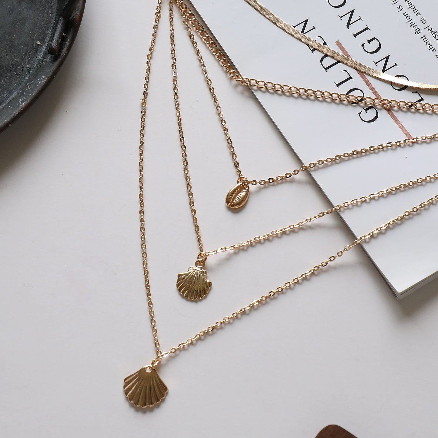 Women's Irregular Size Shell Snake Chain Necklace Fashion Trendy Statement Jewelry