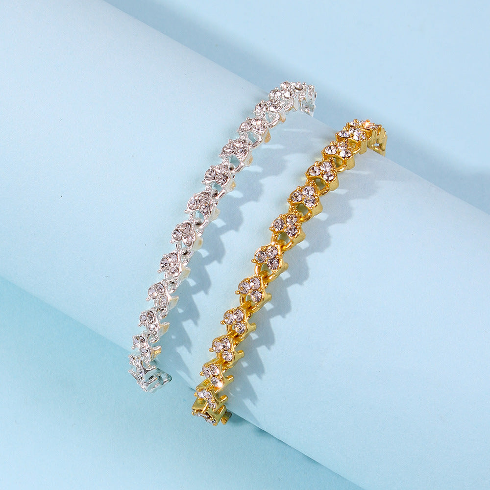 Bracciale geometrico in lega, dolce e spigoloso, con dettagli a cuore in strass per donna, gioiello da mano di lusso minimalista elettroplaccato