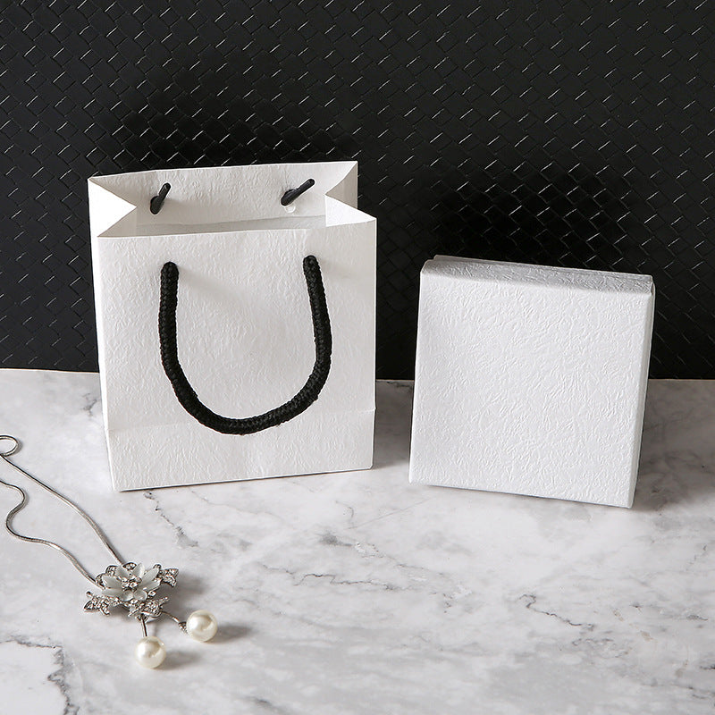 Caja de joyería de cartulina de color sólido con grabado en relieve - Almacenamiento moderno y minimalista para pendientes, collares, pulseras, anillos - Embalaje de regalo compacto