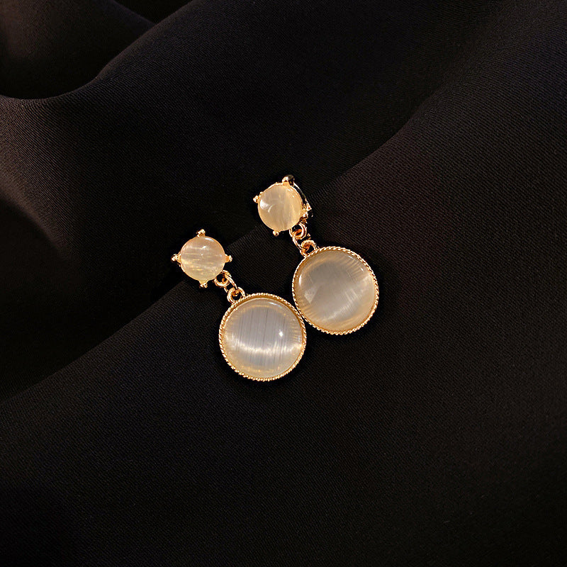 Elegantes Pendientes de Corazón de Piedra Ojo de Gato con Postes de Acero Bañado en Plata para Mujer