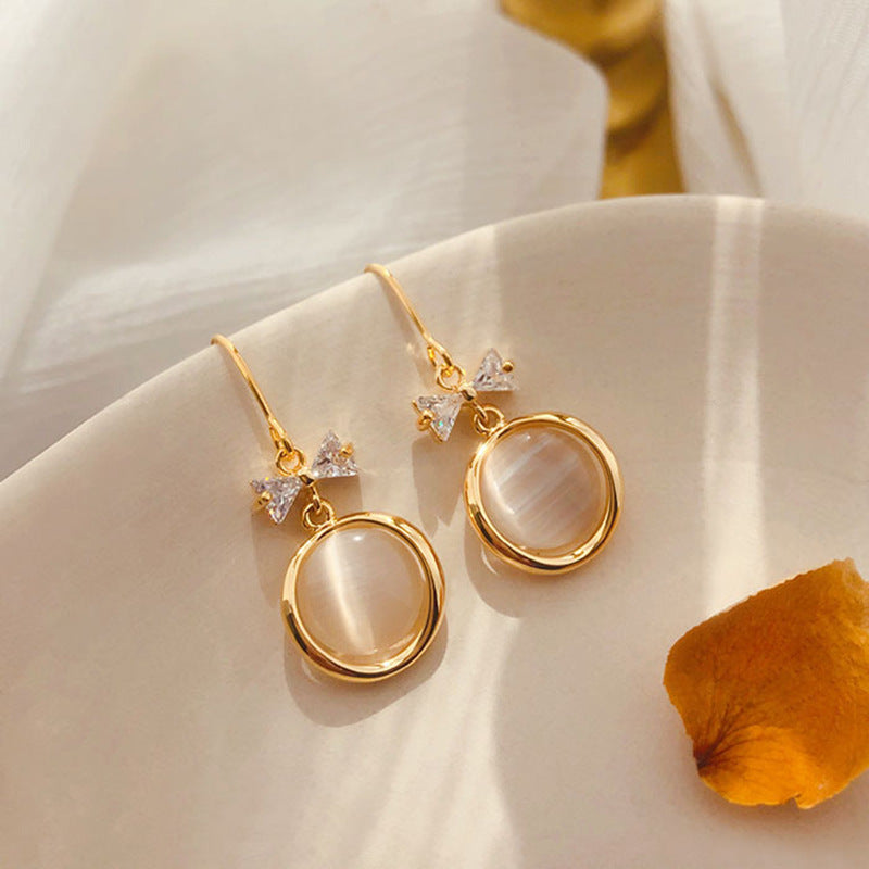 Elegantes Pendientes de Corazón de Piedra Ojo de Gato con Postes de Acero Bañado en Plata para Mujer