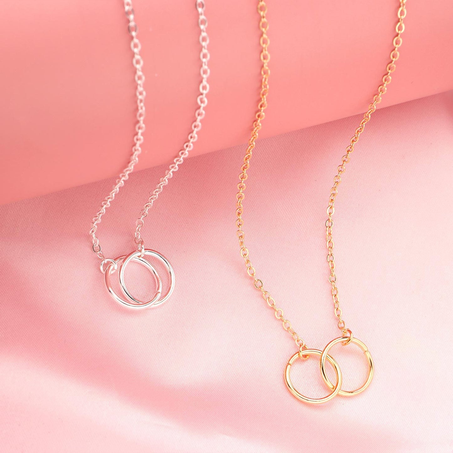 Collana da donna con ciondolo in lega a doppio cerchio