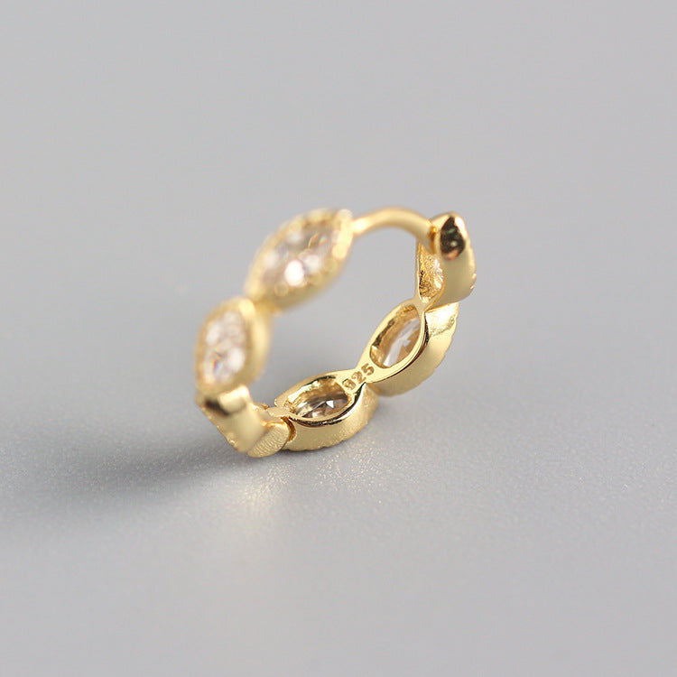 Orecchini da donna ovali geometrici con intarsi in zirconi cubici in argento sterling 925, dal design minimalista ed elegante