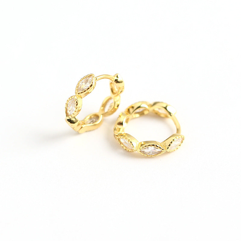 Orecchini da donna ovali geometrici con intarsi in zirconi cubici in argento sterling 925, dal design minimalista ed elegante