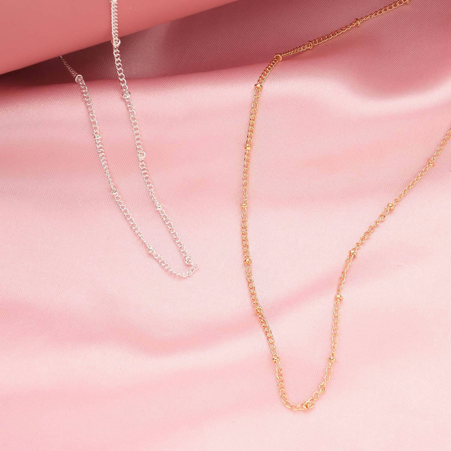 Collana corta minimalista da donna in lega geometrica con catena a croce