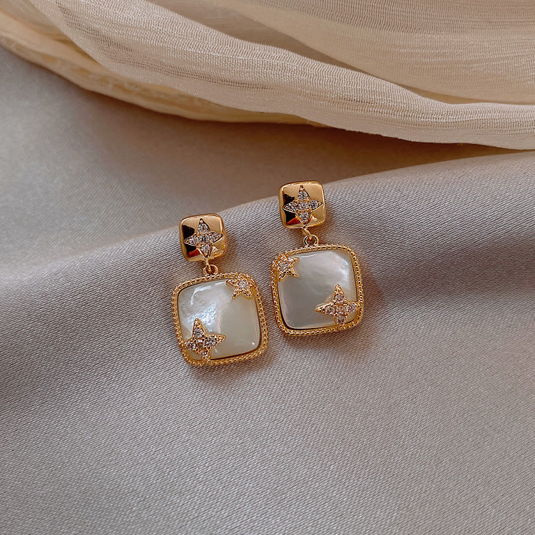 Elegantes Pendientes de Corazón de Piedra Ojo de Gato con Postes de Acero Bañado en Plata para Mujer