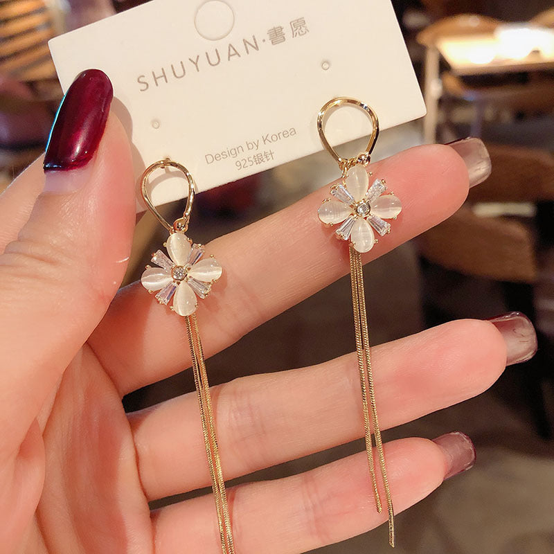 Elegantes Pendientes de Corazón de Piedra Ojo de Gato con Postes de Acero Bañado en Plata para Mujer
