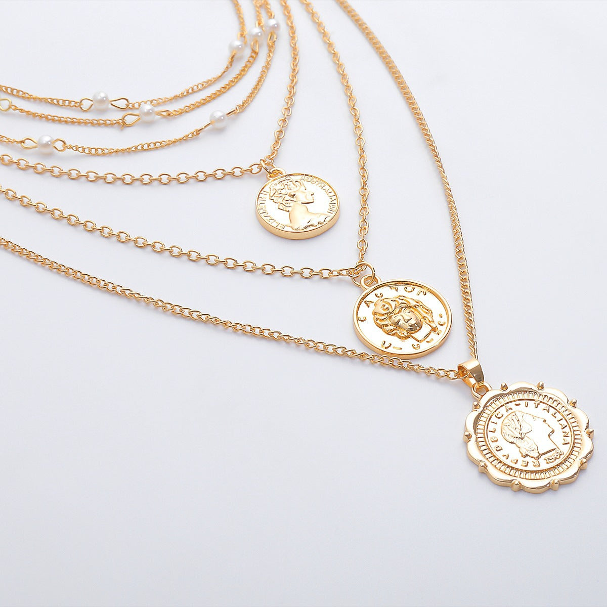 Collana pendente multistrato galvanizzata in lega geometrica vintage con nappina in finta perla da donna