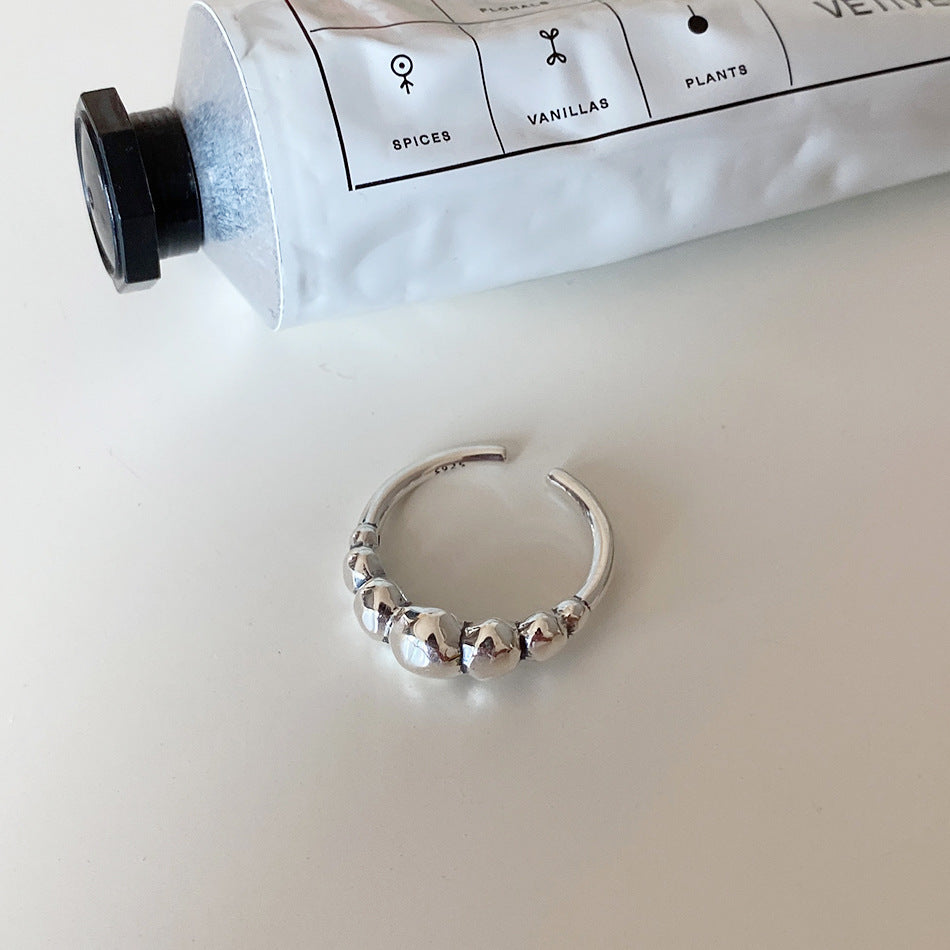 Anillo minimalista de plata de ley 925 con corazón y gema incrustada para mujer