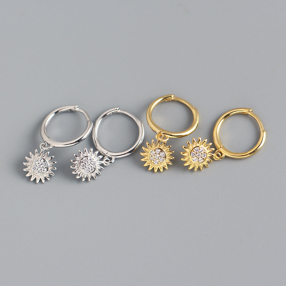 Orecchini a cerchio in argento sterling 925 con intarsi floreali a girasole e strass