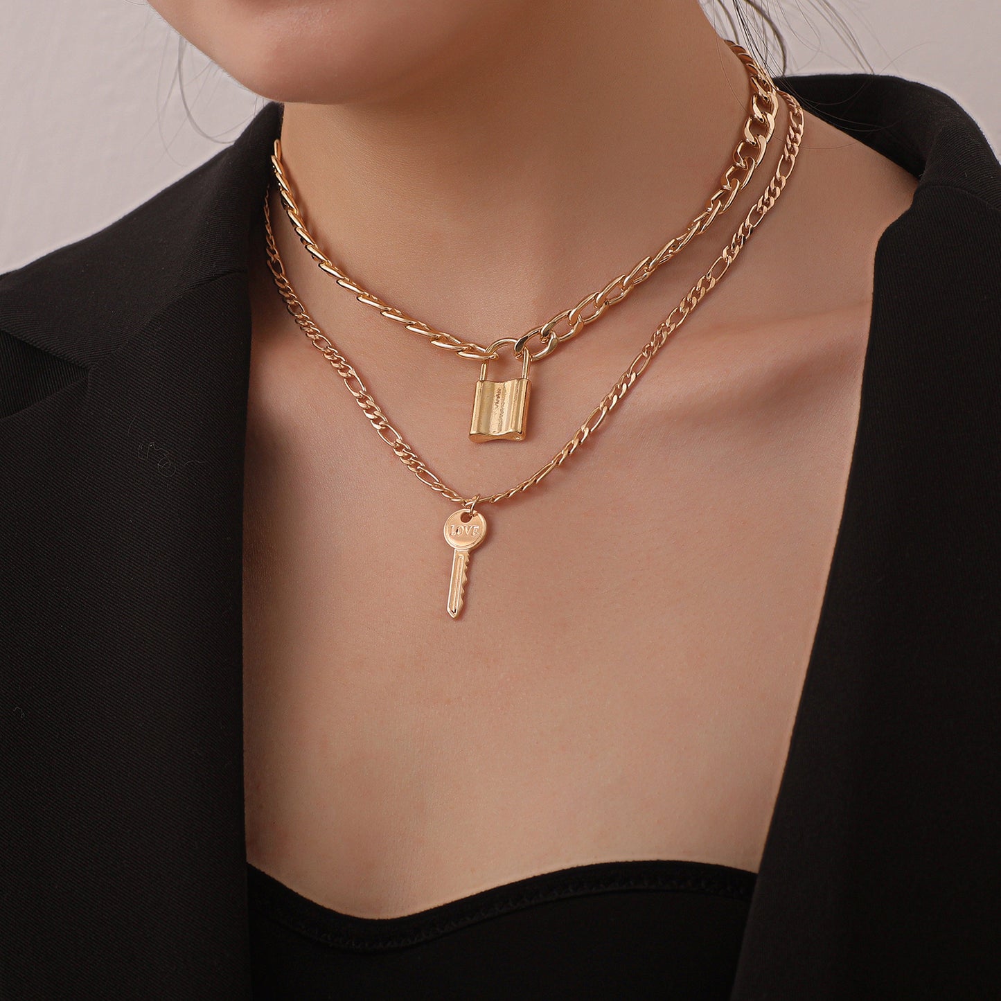 Women's Geometric Lock Shape Pendant Necklace Alloy Aluminum Chain Plated Fashion Statement Jewelry