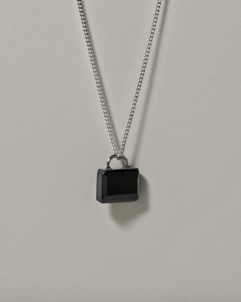 Collana con Ciondolo Mini Lucchetto in Argento Sterling 925 con Zirconia Cubica Nera Geometrica Minimalista