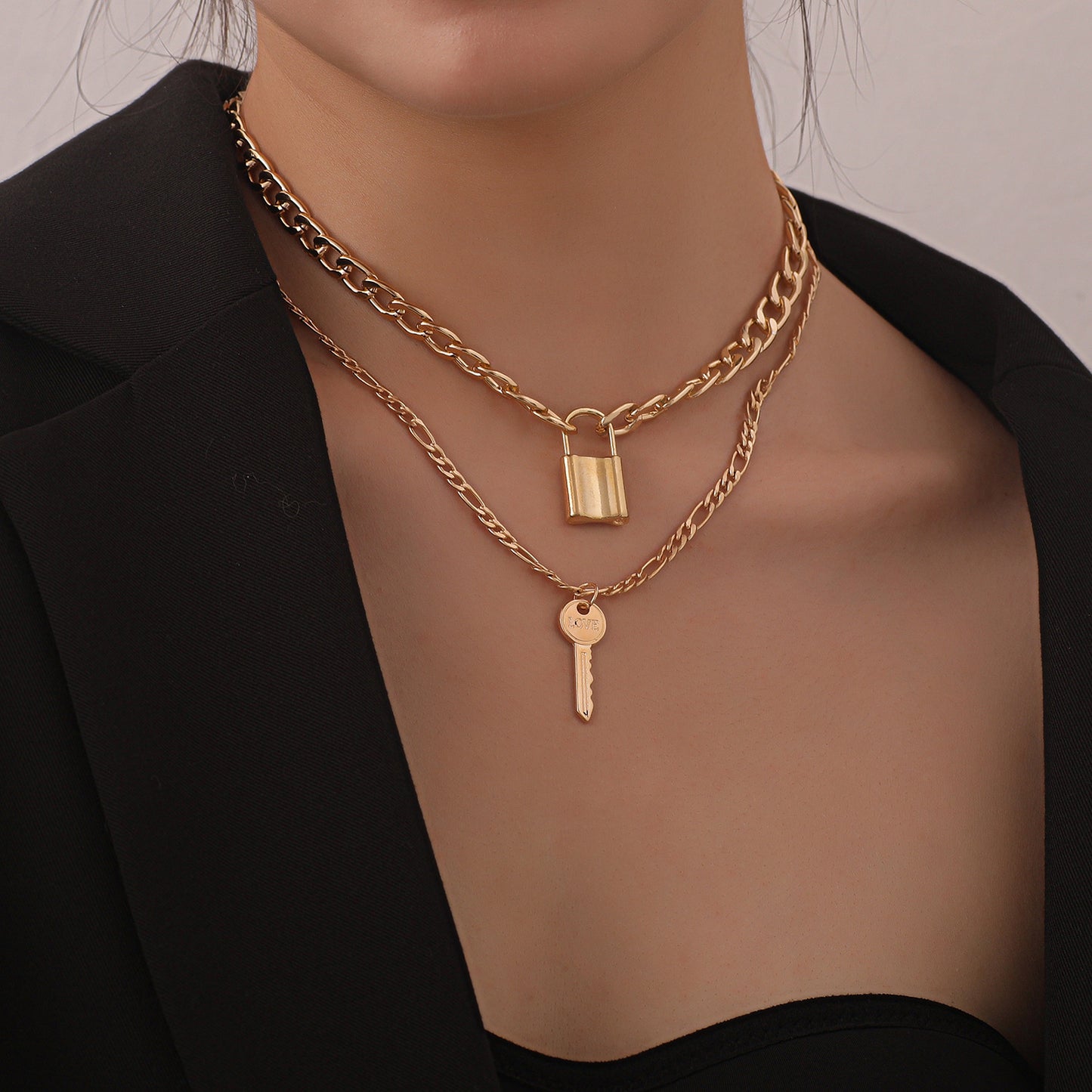 Women's Geometric Lock Shape Pendant Necklace Alloy Aluminum Chain Plated Fashion Statement Jewelry