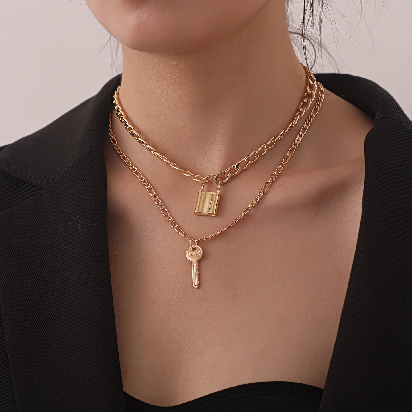 Women's Geometric Lock Shape Pendant Necklace Alloy Aluminum Chain Plated Fashion Statement Jewelry