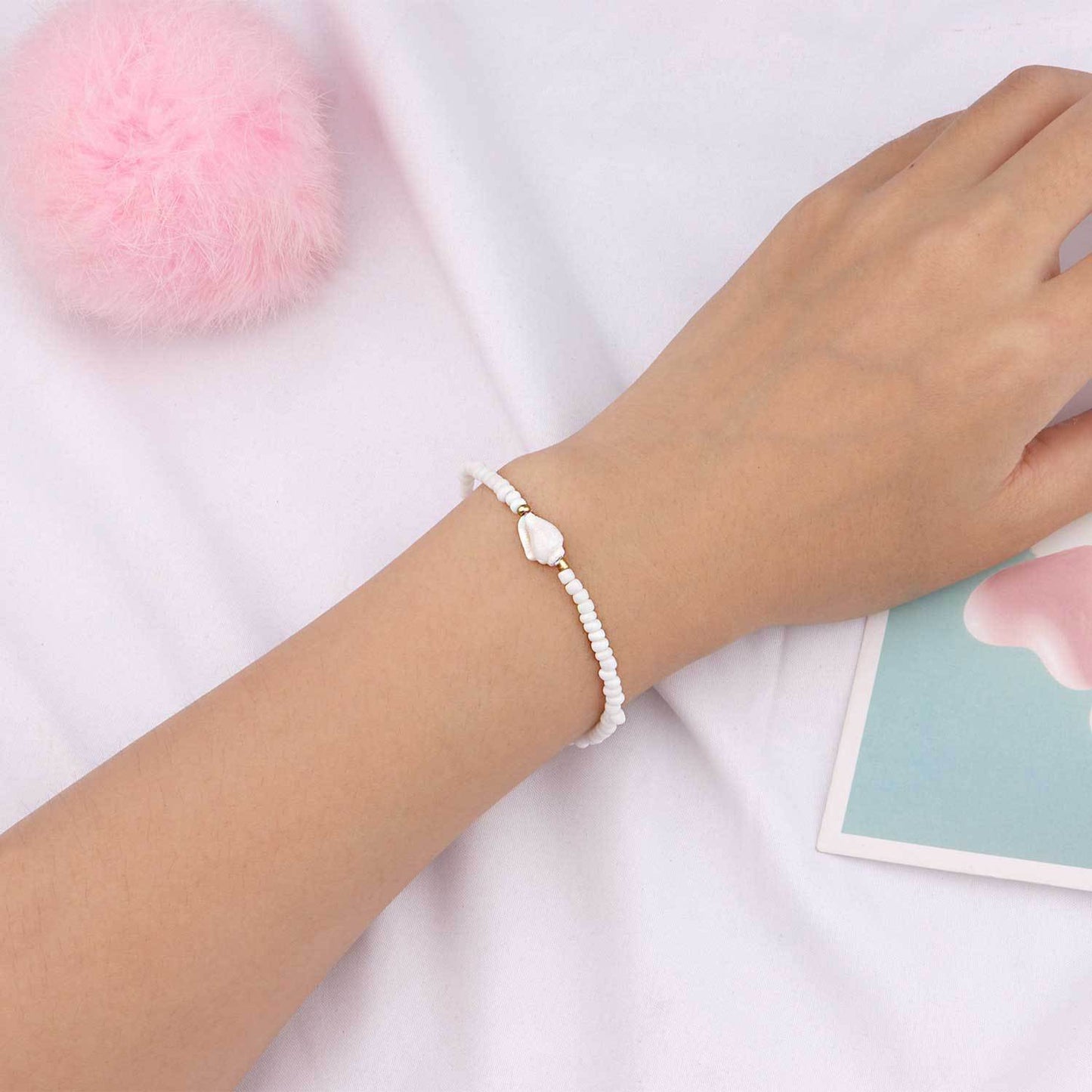 White Pearl Shell Beaded Bracelet for Women Minimalist Handmade String Jewelry Trendy Gift for Travel Souvenir Business Gift