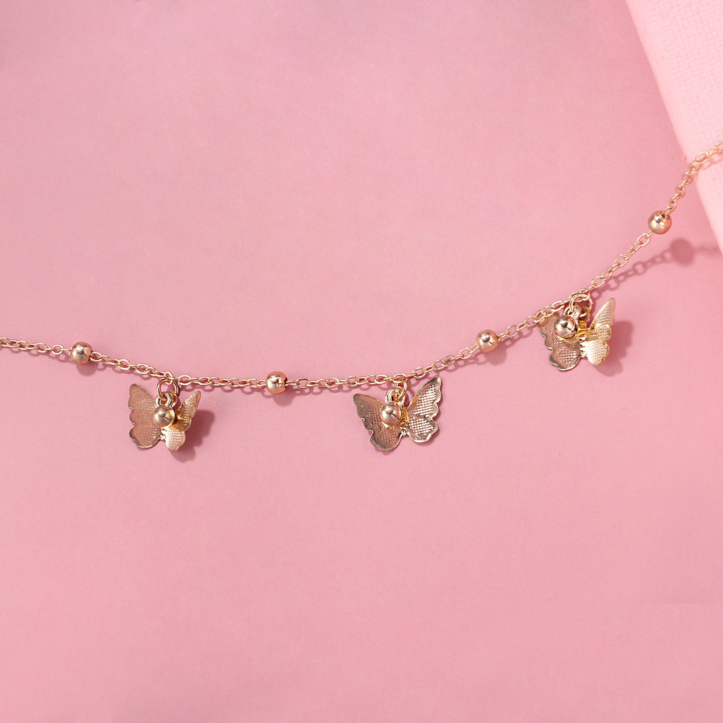 Catena alla Caviglia da Donna in Lega a Farfalla, Elegante Cavigliera con Perline e Campanella, Ideale per Matrimoni, Viaggi e Regali