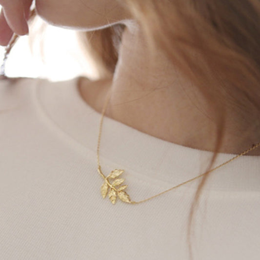 Collana con ciondolo a foglia minimalista da donna in lega, gioielli con catena, accessorio alla moda