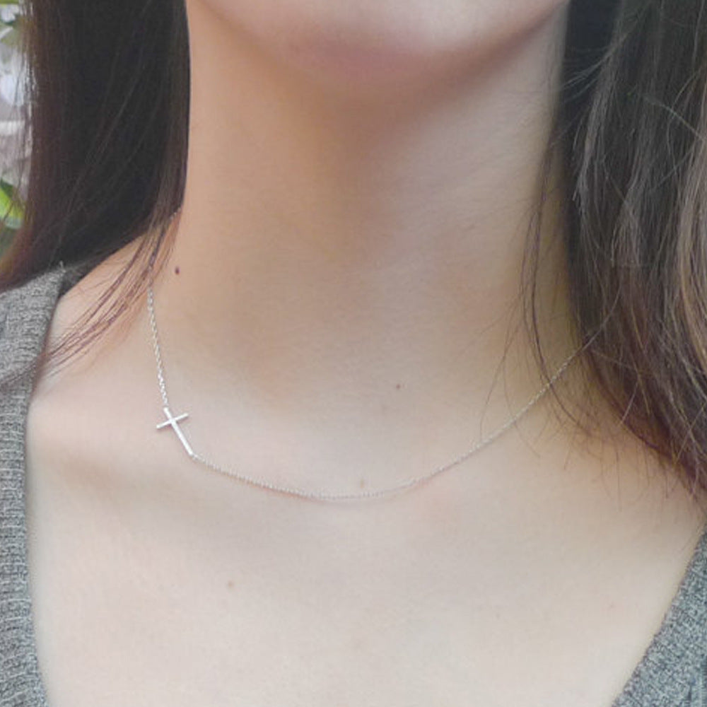 Minimalist Cross Pendant Necklace for Women Alloy Short Necklace with Plated Finish