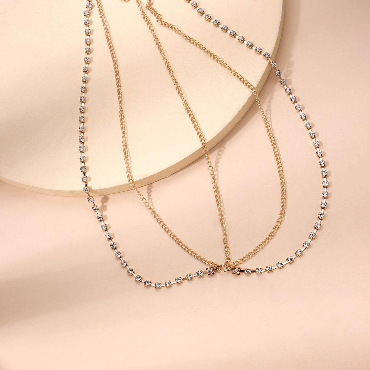 Bohemian Rhinestone Headband with Fringe Chain and Wave Design for Women Checkered Pattern Alloy Hair Accessory