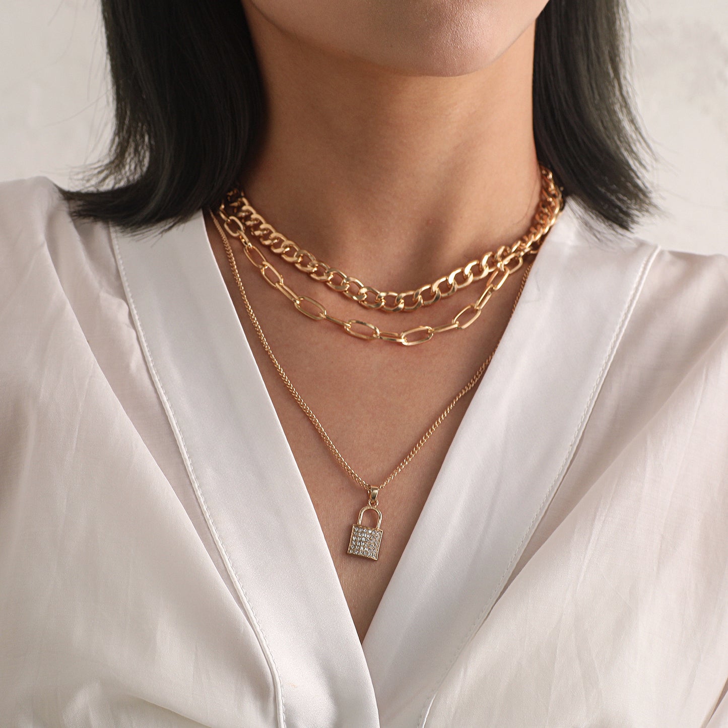 Geometric Alloy Rhinestone Cross Chain Necklace for Women Vintage Luxury Statement Jewelry