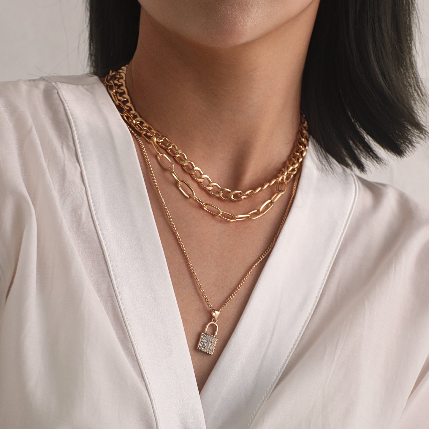 Geometric Alloy Rhinestone Cross Chain Necklace for Women Vintage Luxury Statement Jewelry