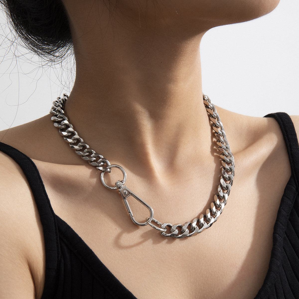 Collana da donna a catena placcata in metallo punk geometrica vintage con design irregolare e audace