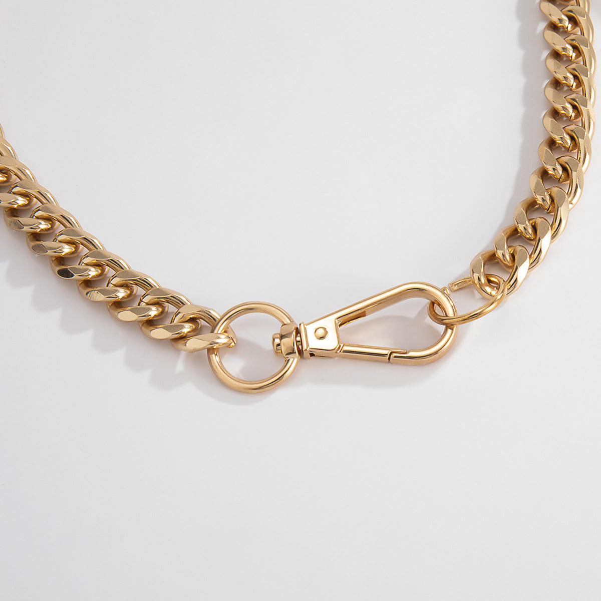Collana da donna a catena placcata in metallo punk geometrica vintage con design irregolare e audace