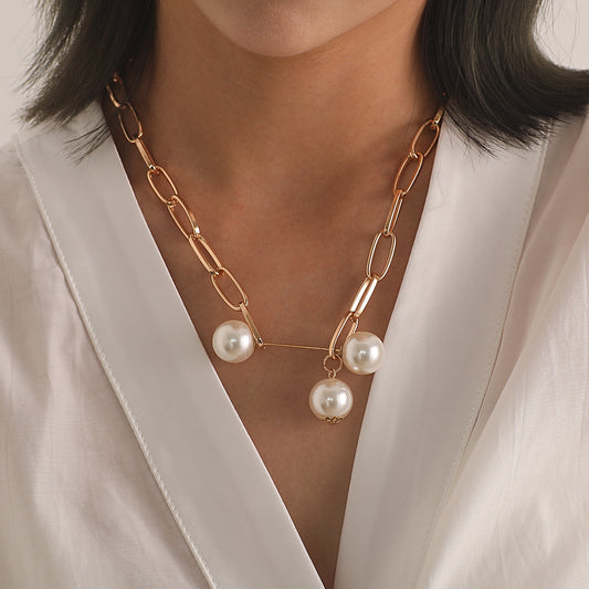 Collana con ciondolo a forma di lucchetto geometrico punk con intarsio in madreperla su catena spessa da donna