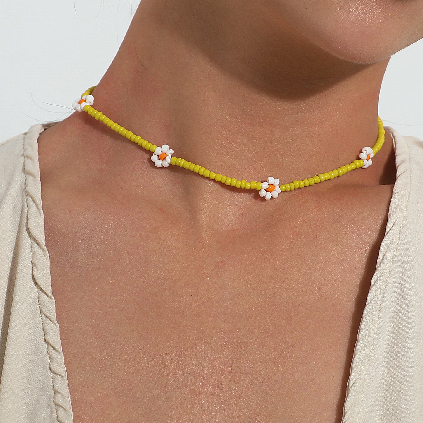Collar de aleación estilo floral para mujer con cadena de serpiente ajustable y acabado galvanizado
