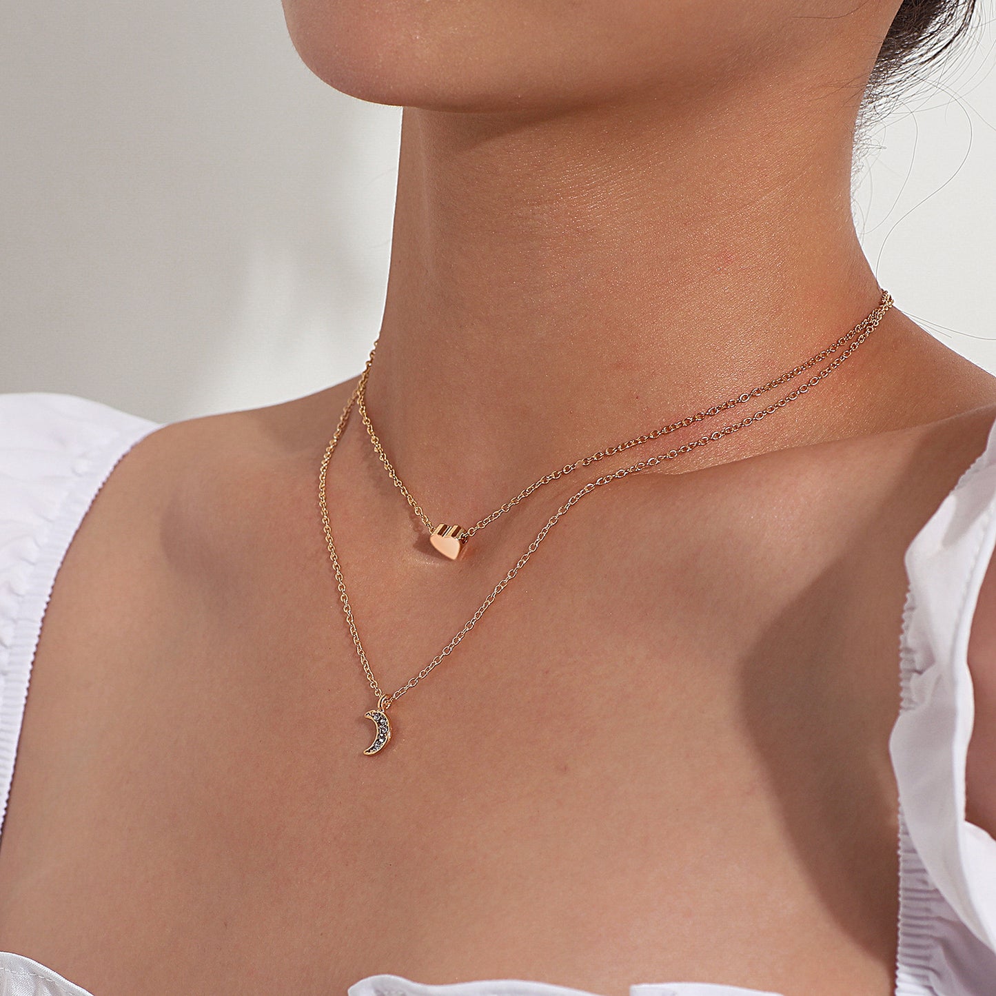 Fashion Heart Geometric Pendant Necklace for Women, Alloy Plated Cross Chain with Rhinestone Inlay, Stylish Jewelry Gift